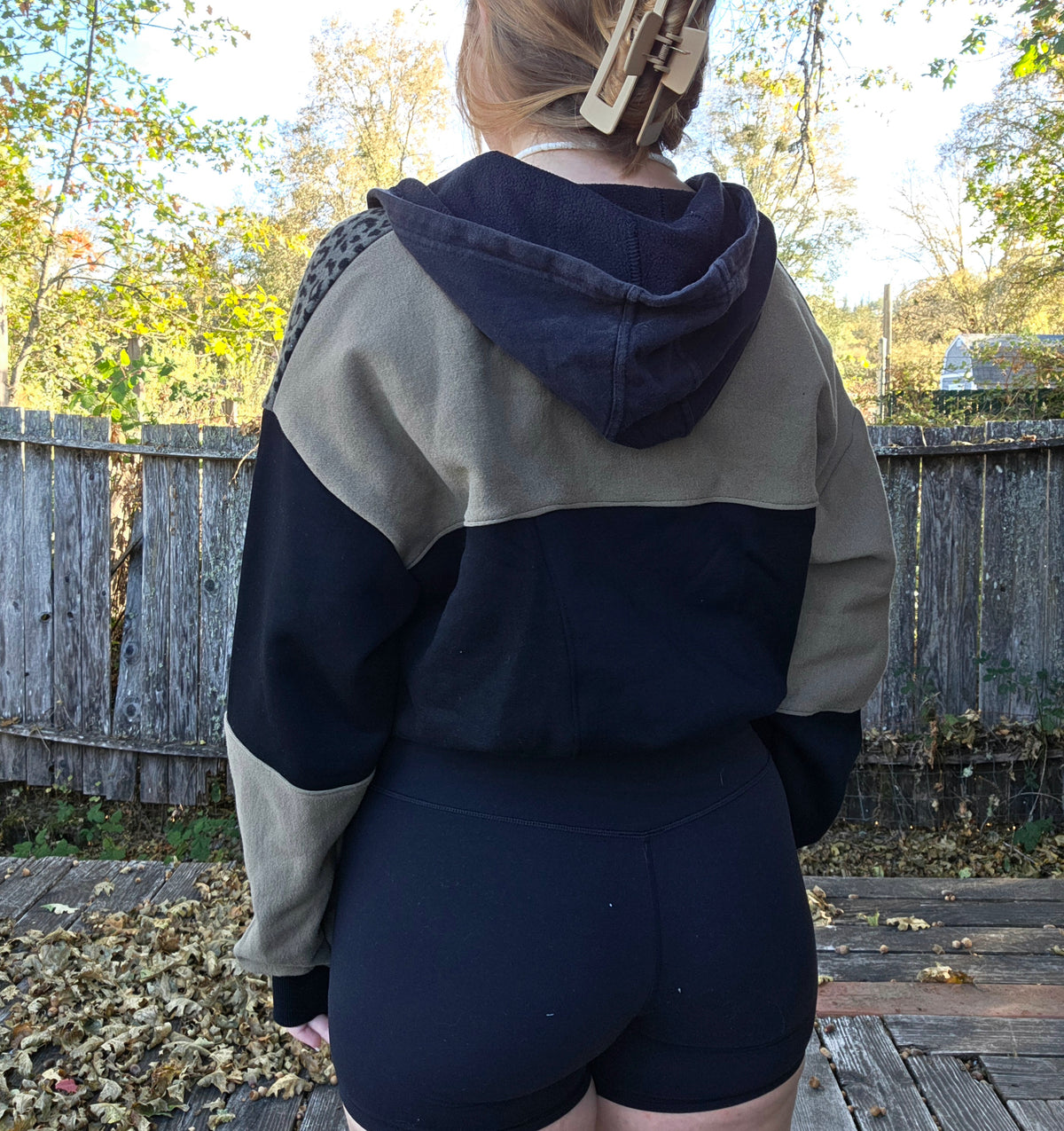 Olive jungle quarter button (s/m)
