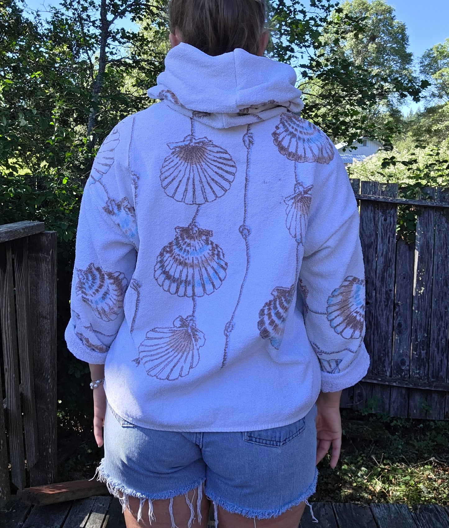 Shells by the seashore hoodie (m)