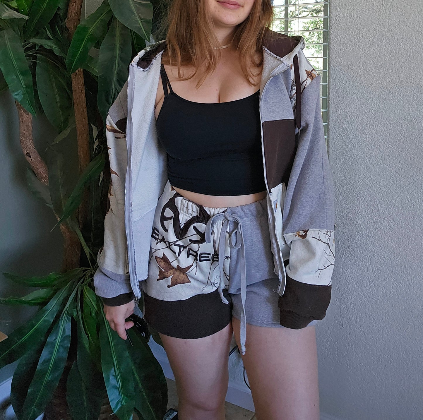 Snow tracks shorts