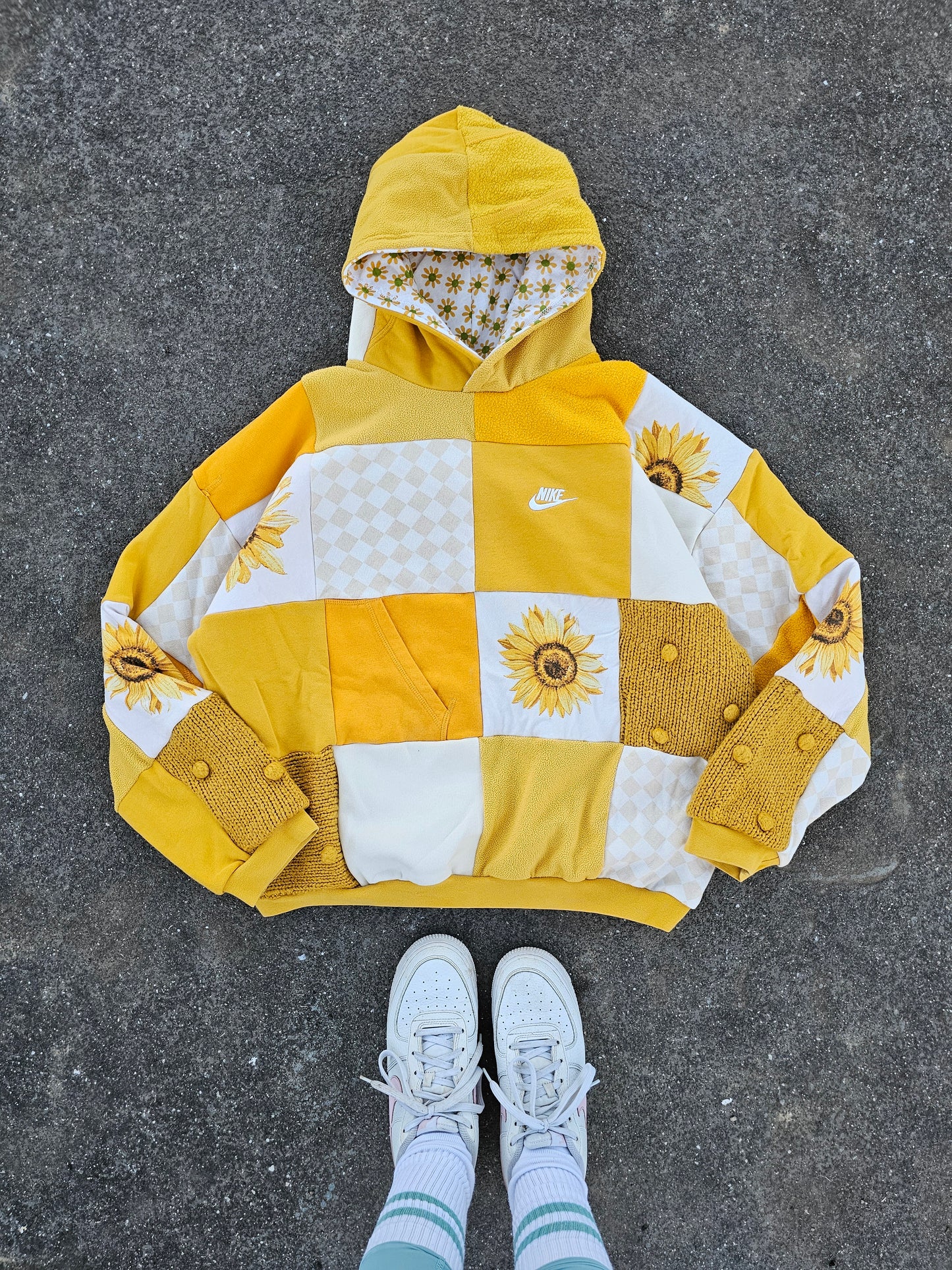 Bright and sunny hoodie ☀️