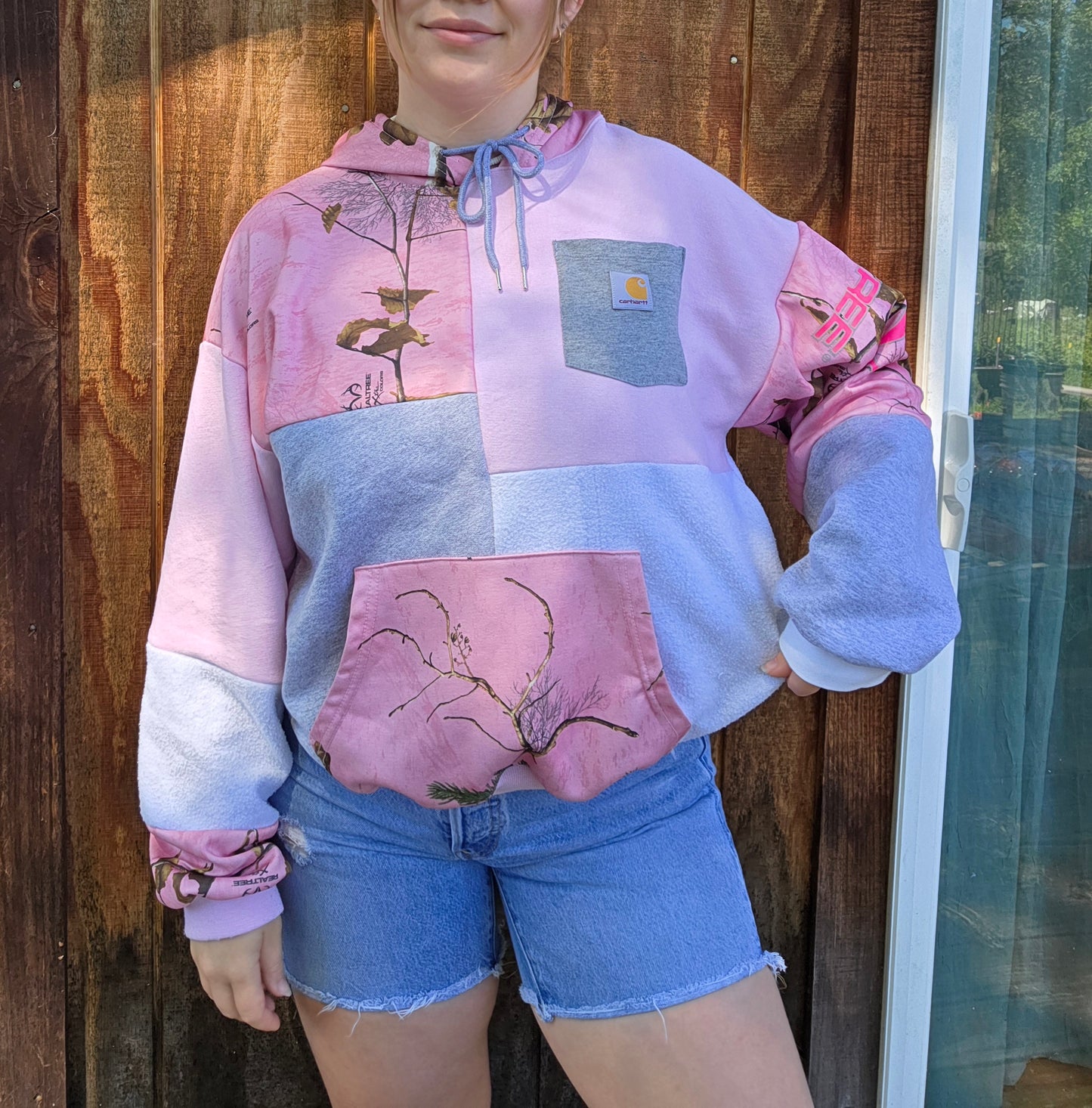 Pink camo hoodie (l)