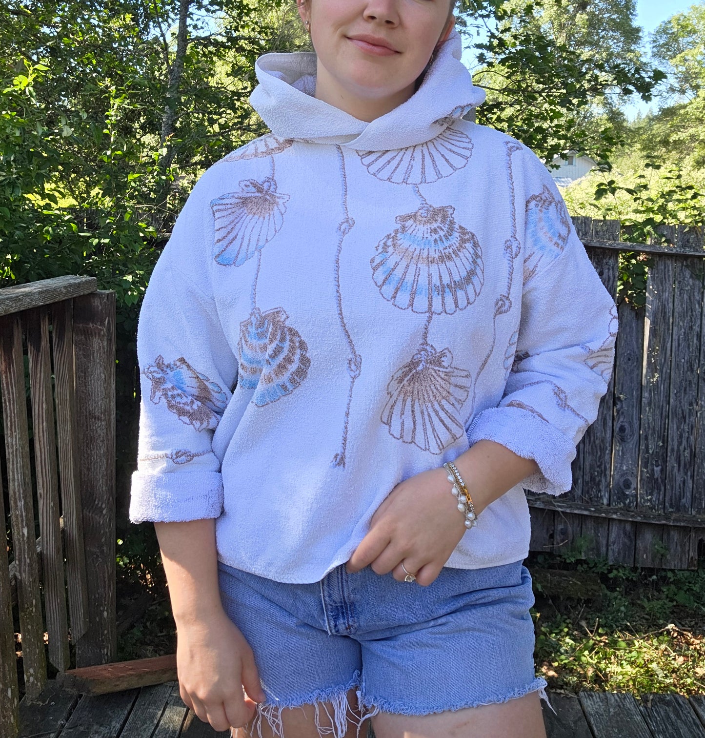 Shells by the seashore hoodie (m)
