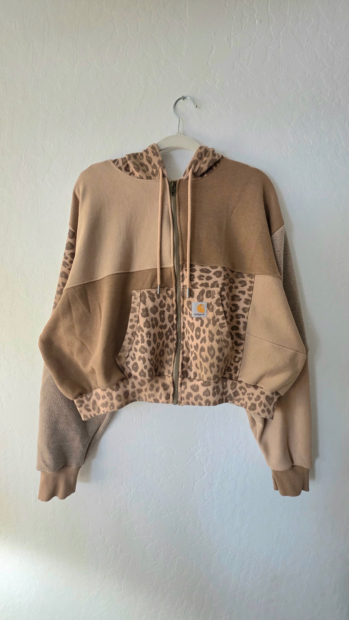 Tan cheetah zip (xl)