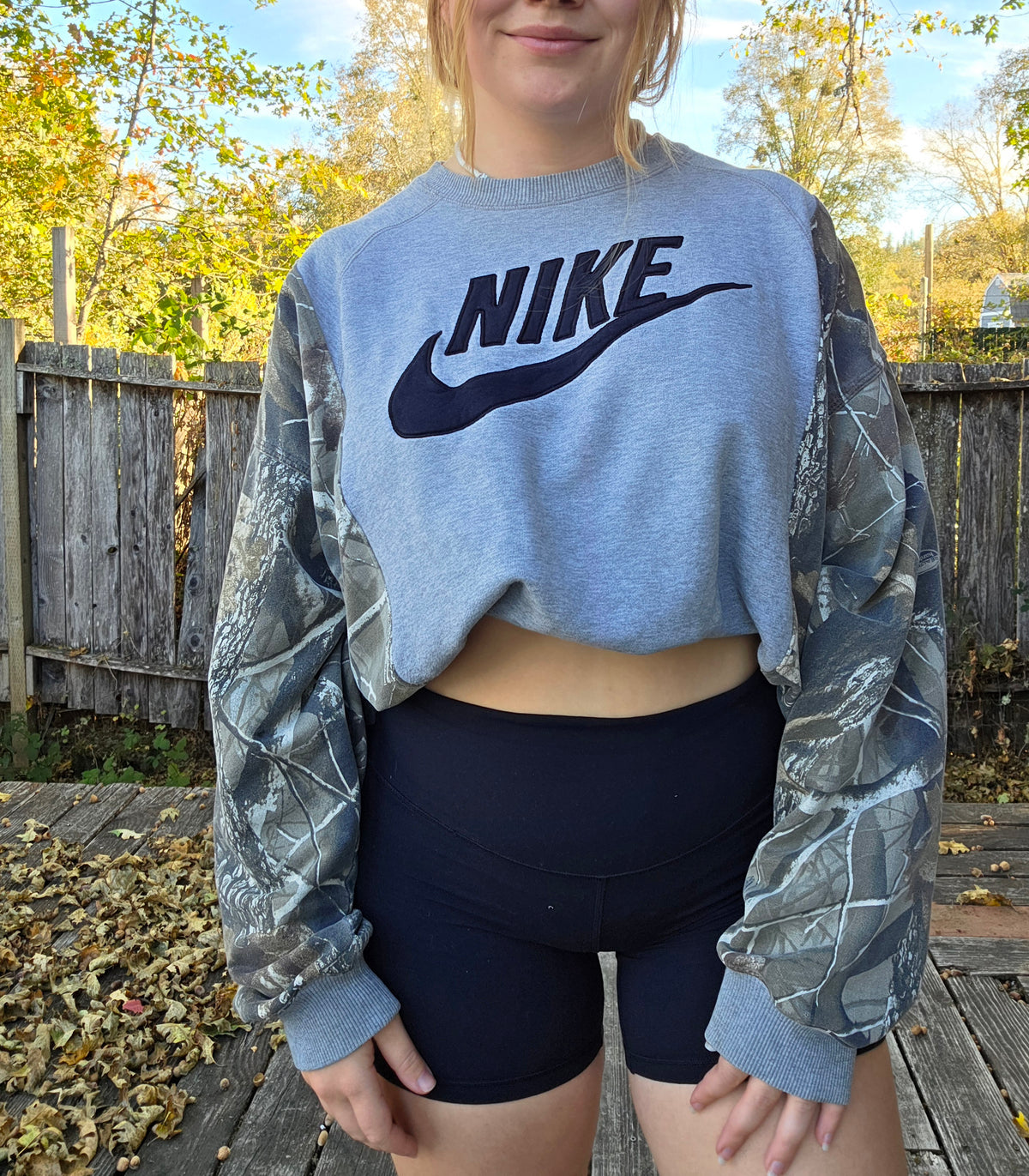 Embroidered split camo crew (xl)