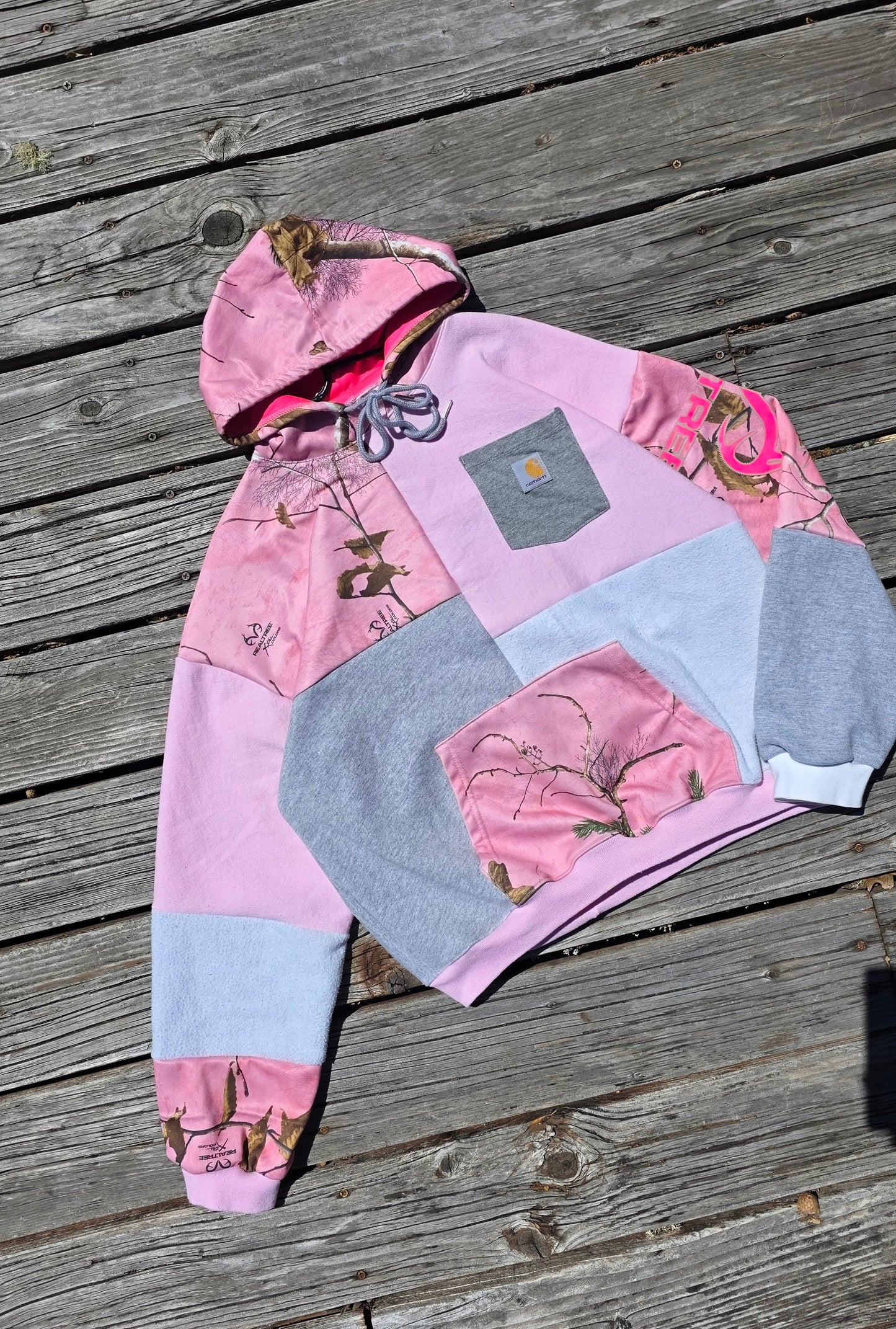Pink camo hoodie (l)