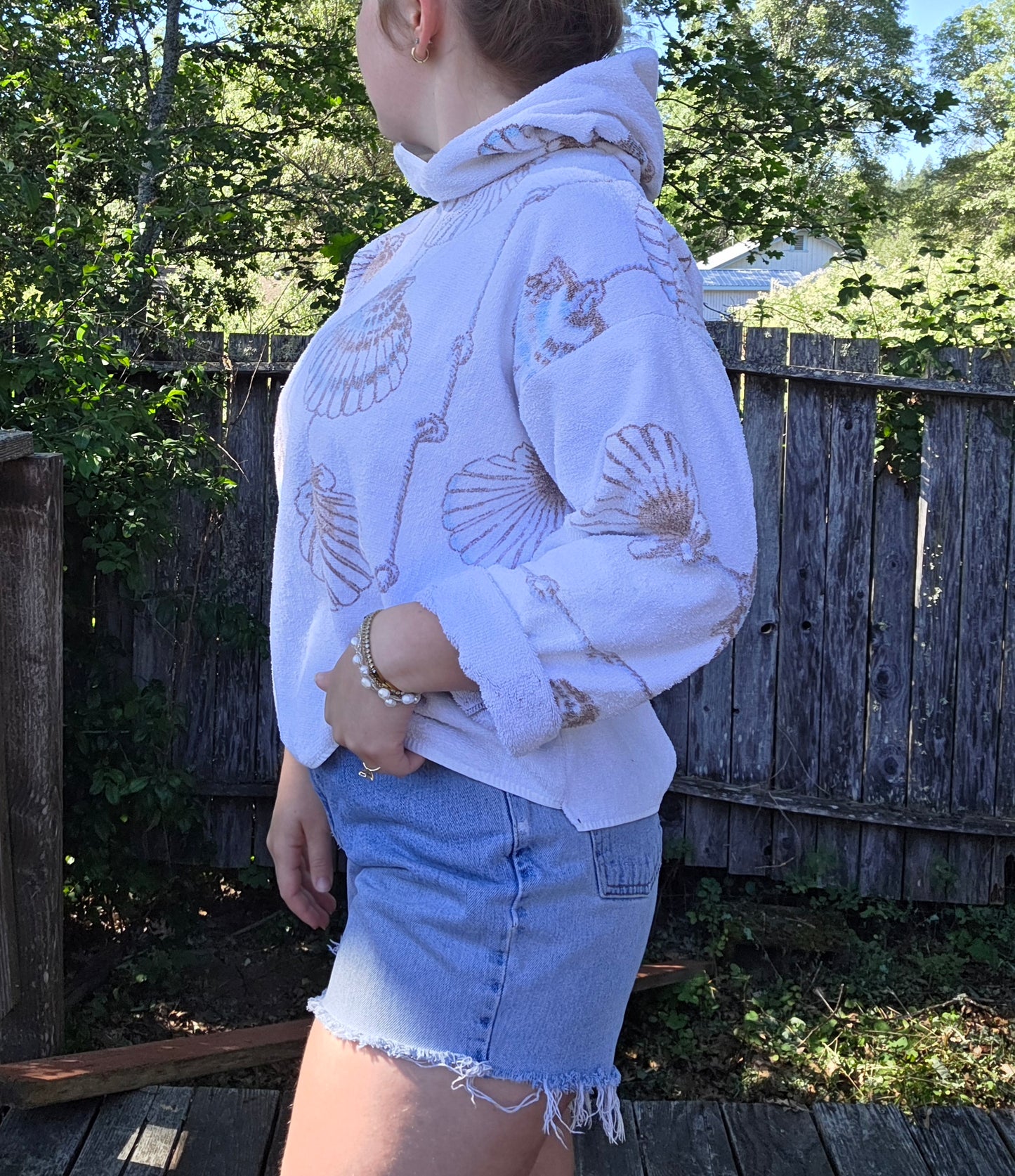 Shells by the seashore hoodie (m)
