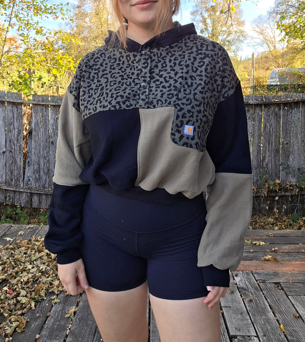 Olive jungle quarter button (s/m)