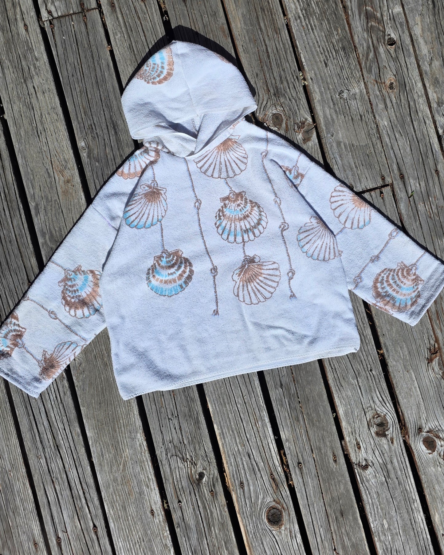 Shells by the seashore hoodie (m)