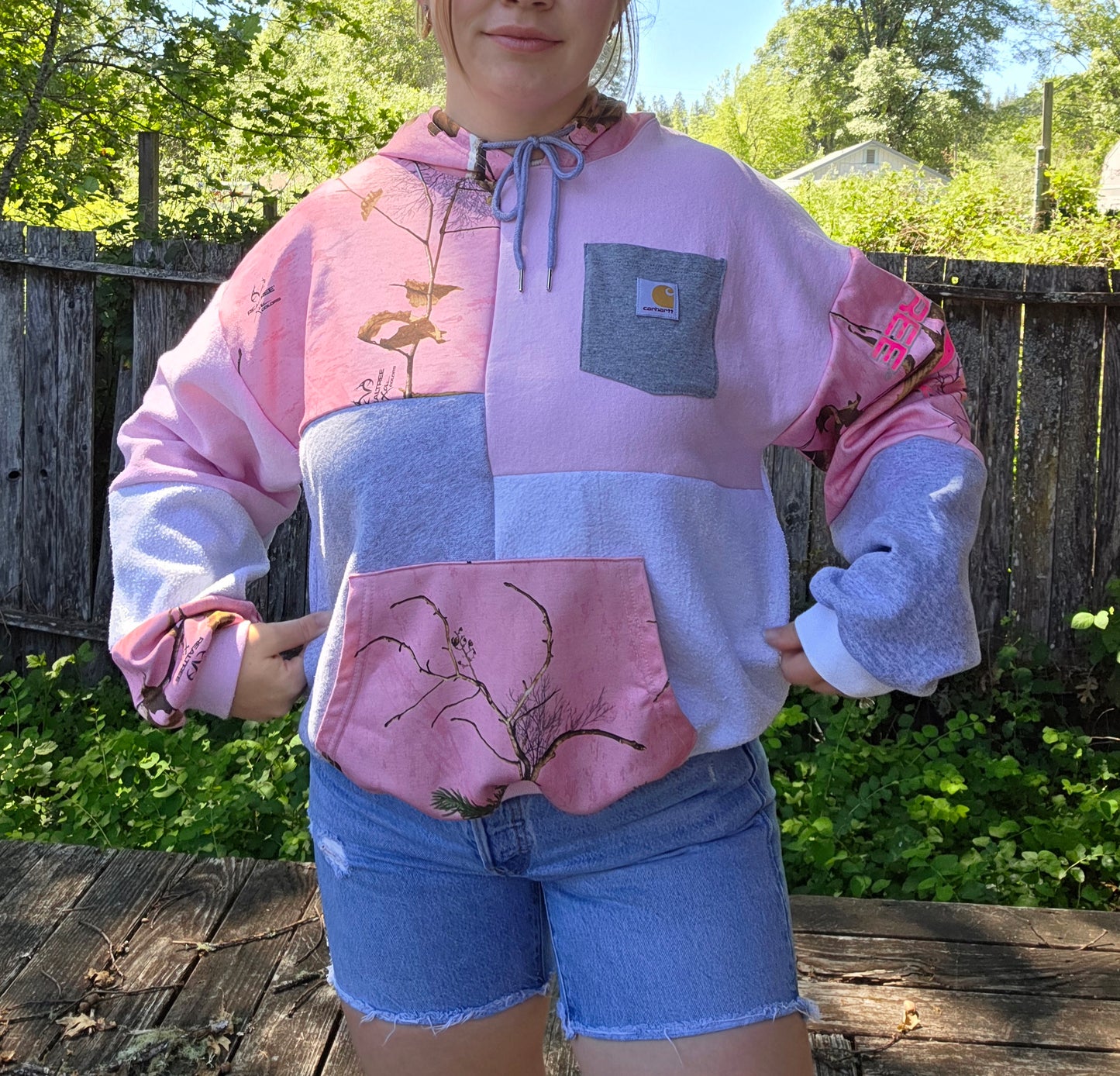 Pink camo hoodie (l)