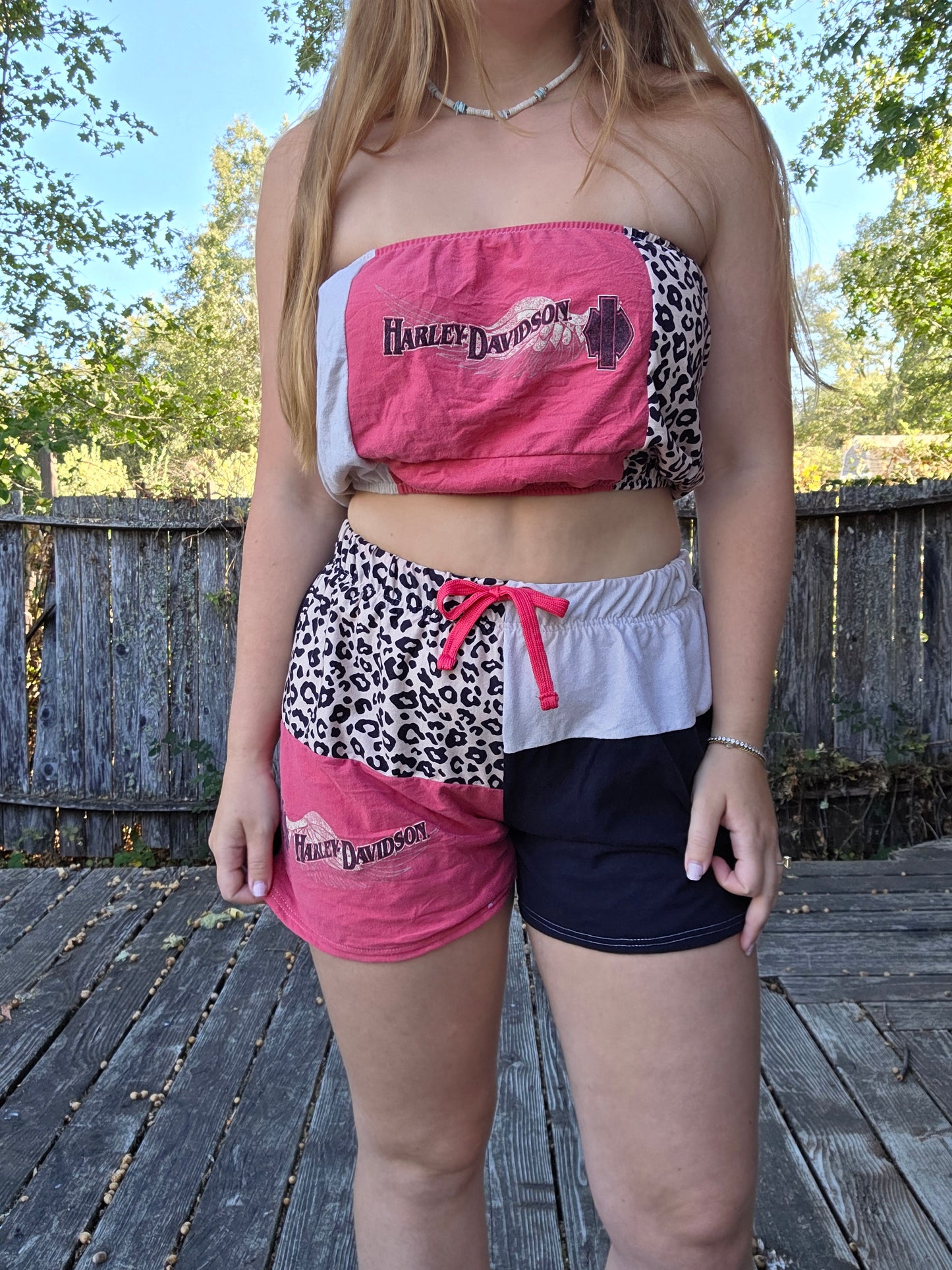 Pretty in pink T short set (l)