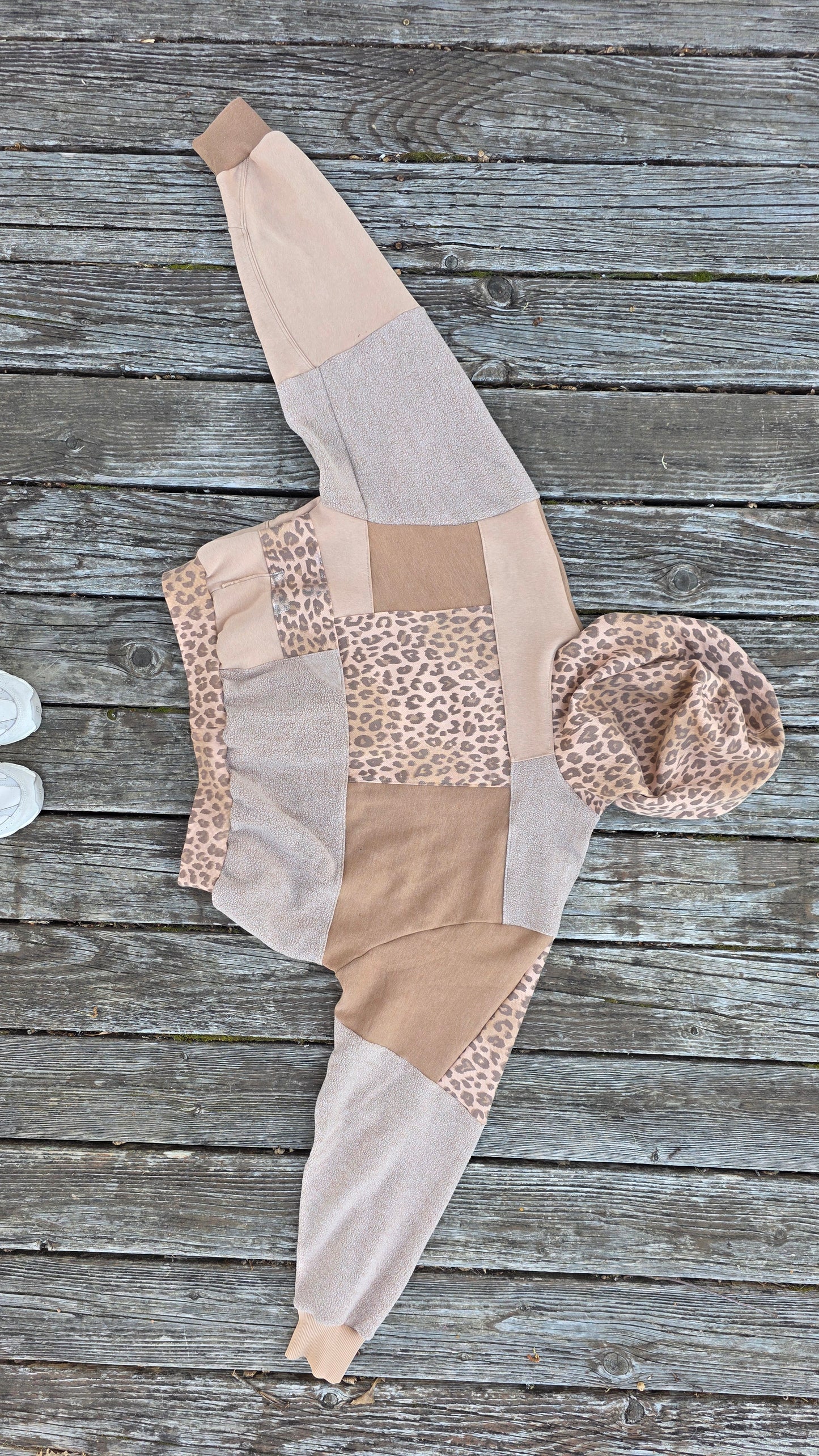 Tan cheetah zip (xl)