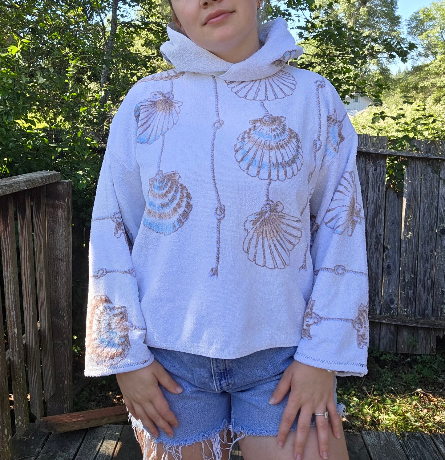 Shells by the seashore hoodie (m)