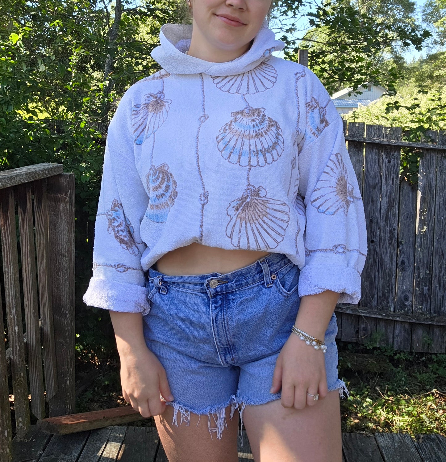 Shells by the seashore hoodie (m)