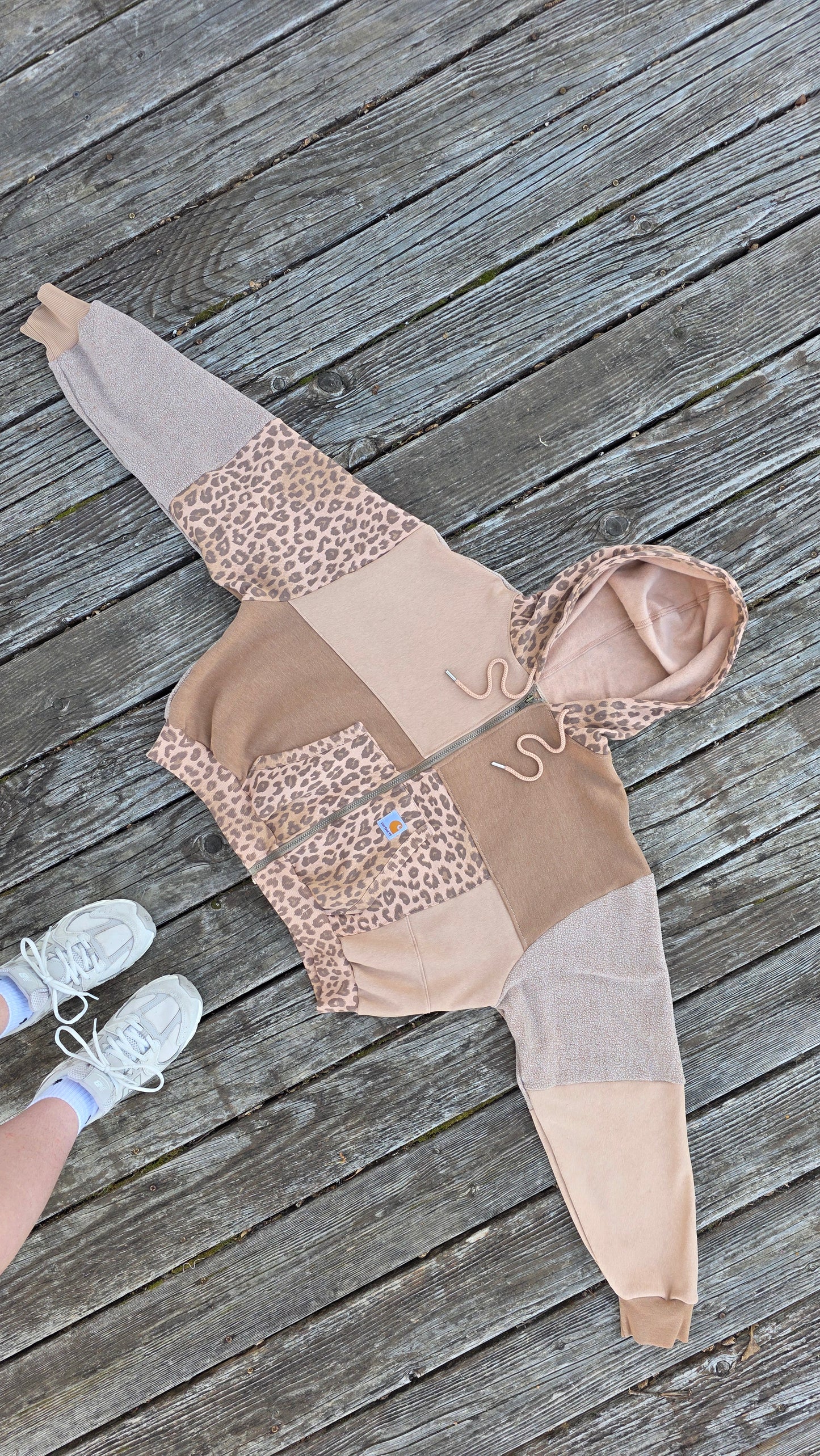 Tan cheetah zip (xl)