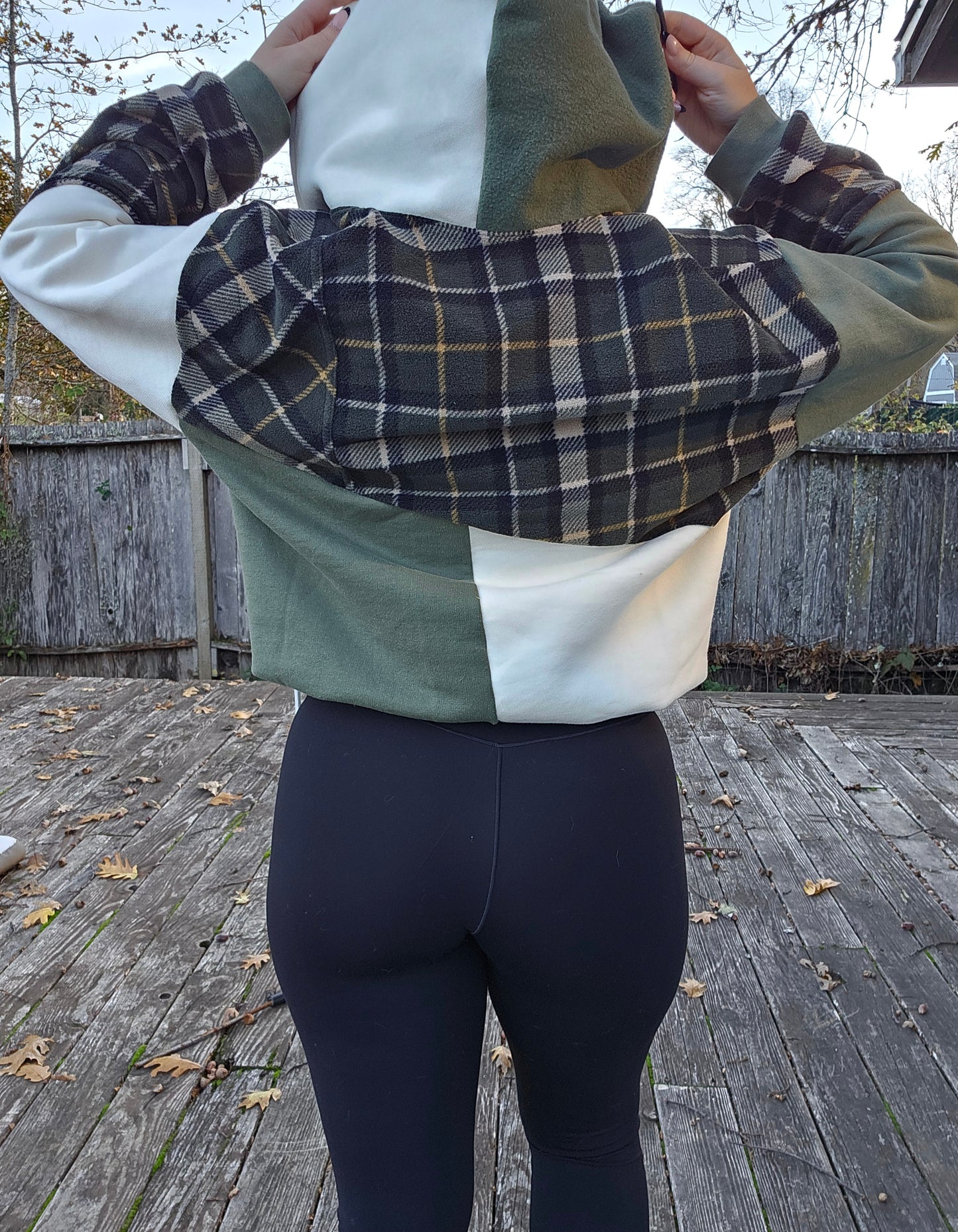 Jasmine quarter button (l)