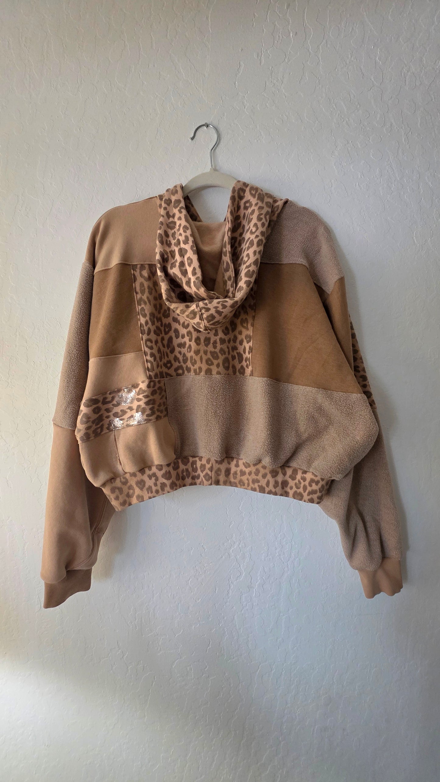 Tan cheetah zip (xl)