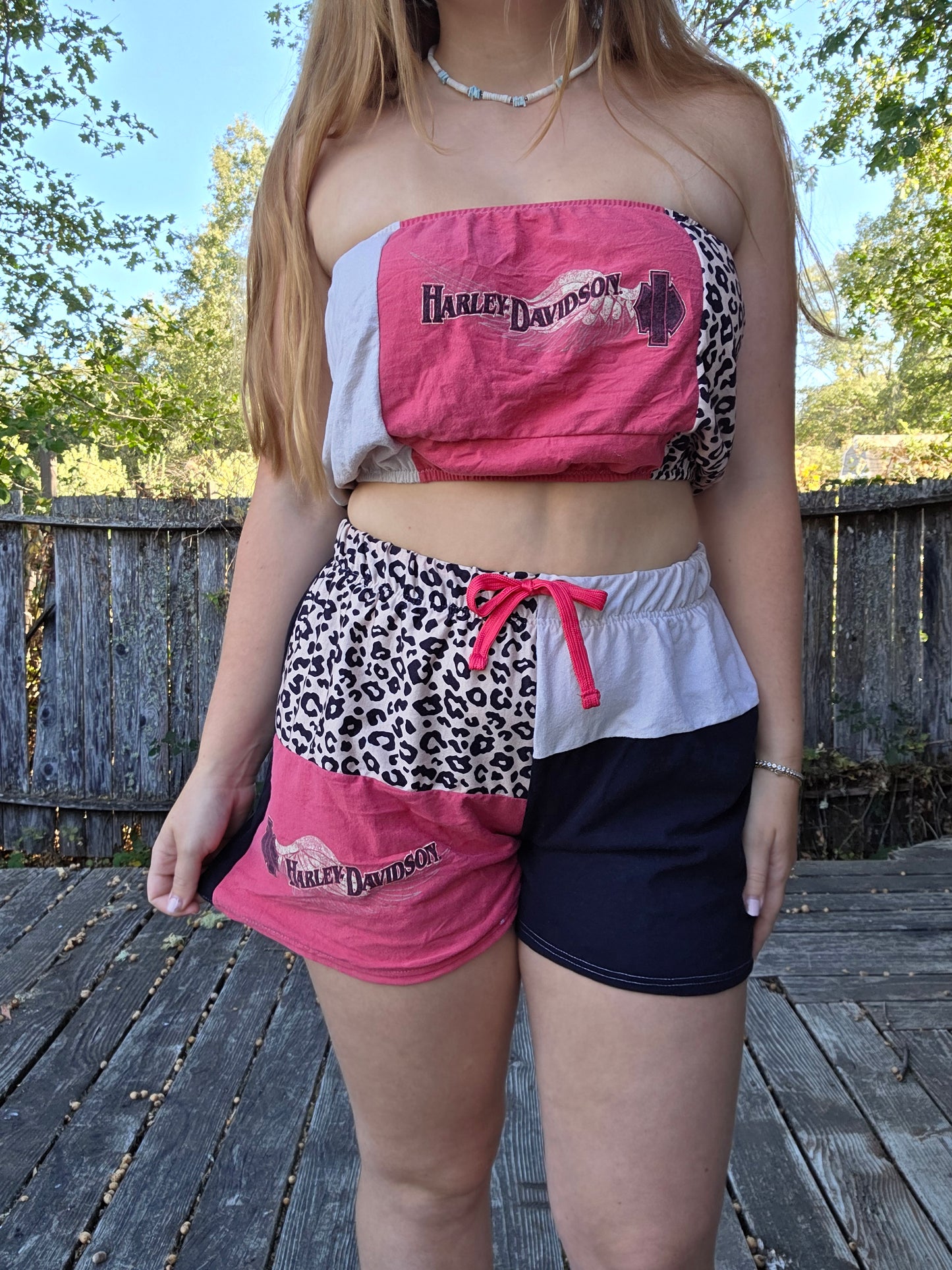 Pretty in pink T short set (l)